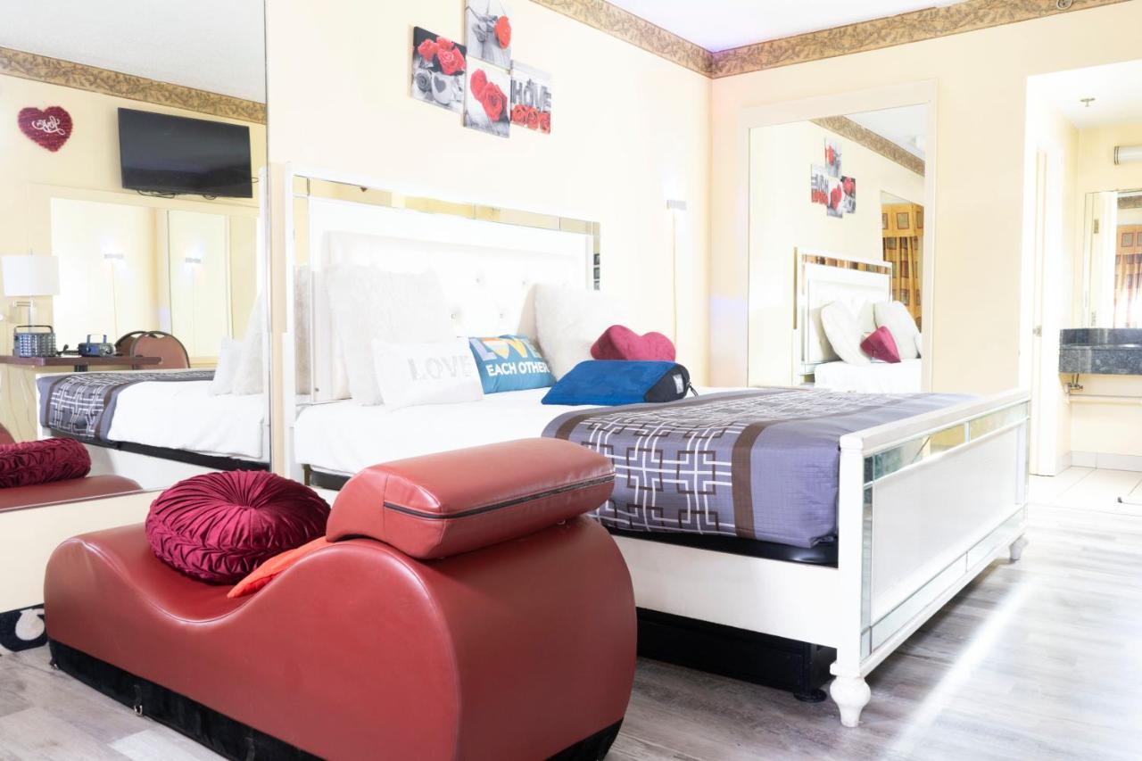 Luxe Romantic Suites Dolton Exterior foto