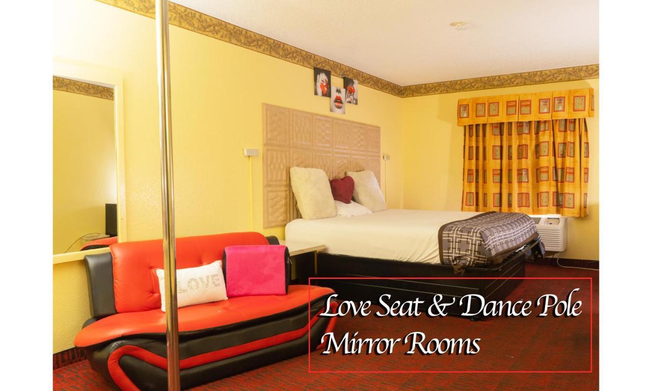Luxe Romantic Suites Dolton Exterior foto